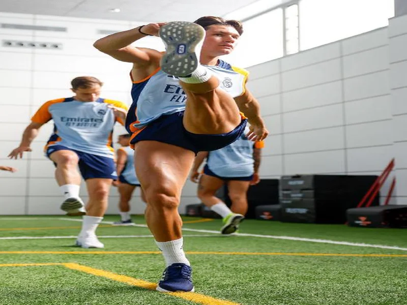 多家媒体：皇马中卫阿拉巴肌肉超负荷，缺席球队今日训练